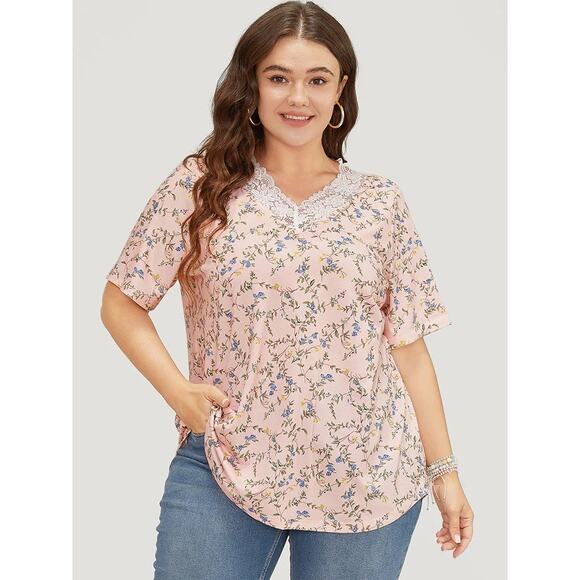 BloomChic Tops - 2X 18 20 Plus Size Pink Floral Lace Neck Stretchy T-Shirt BloomChic Top